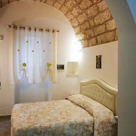 Maura Domus * Corigliano dʼOtranto